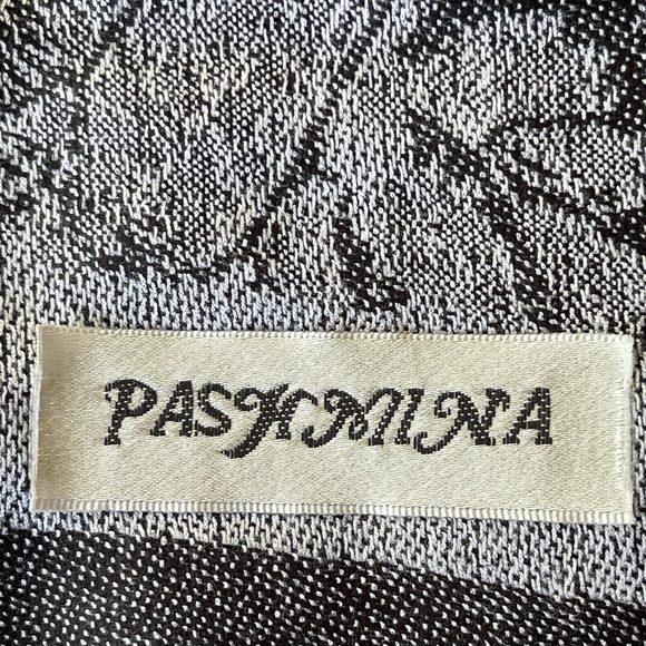 Pashmina Shawl Wrap Black & White About 70” x 28.5” - Picture 2 of 9